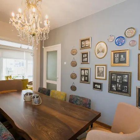 Feel The Spirit Of In A Homey Atmosphere *