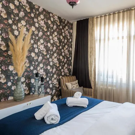 Feel The Spirit Of In A Homey Atmosphere Istanbul