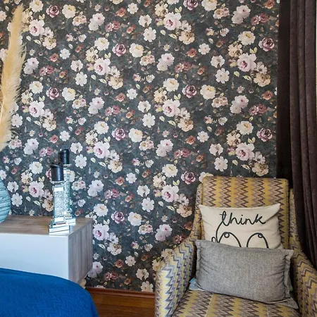 Feel The Spirit Of In A Homey Atmosphere *